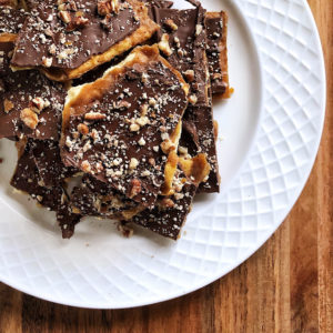 crackers covered in toffee and chocolate