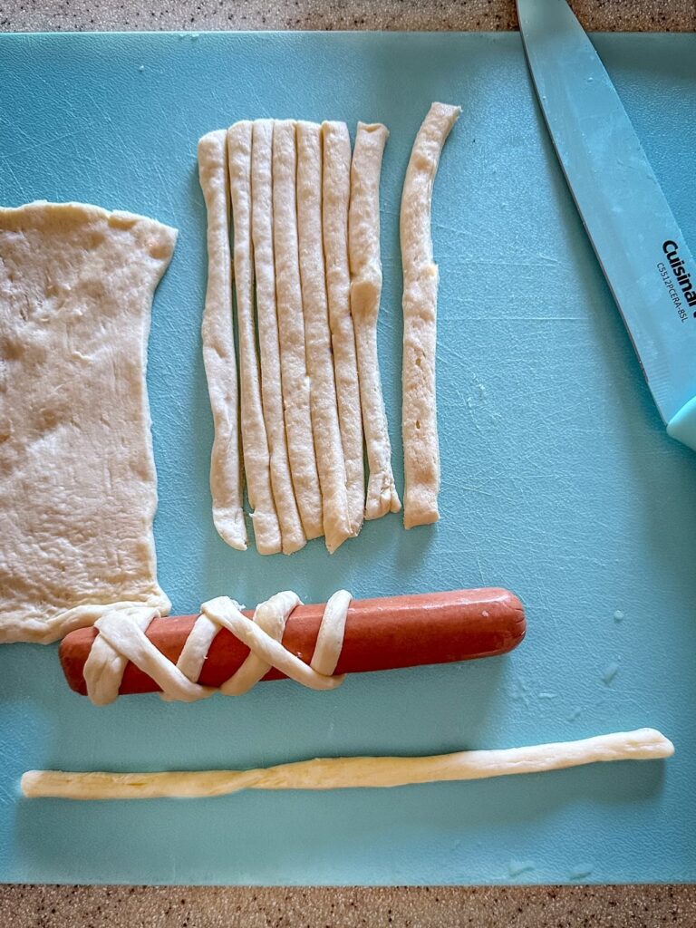 making mummy hot dogs