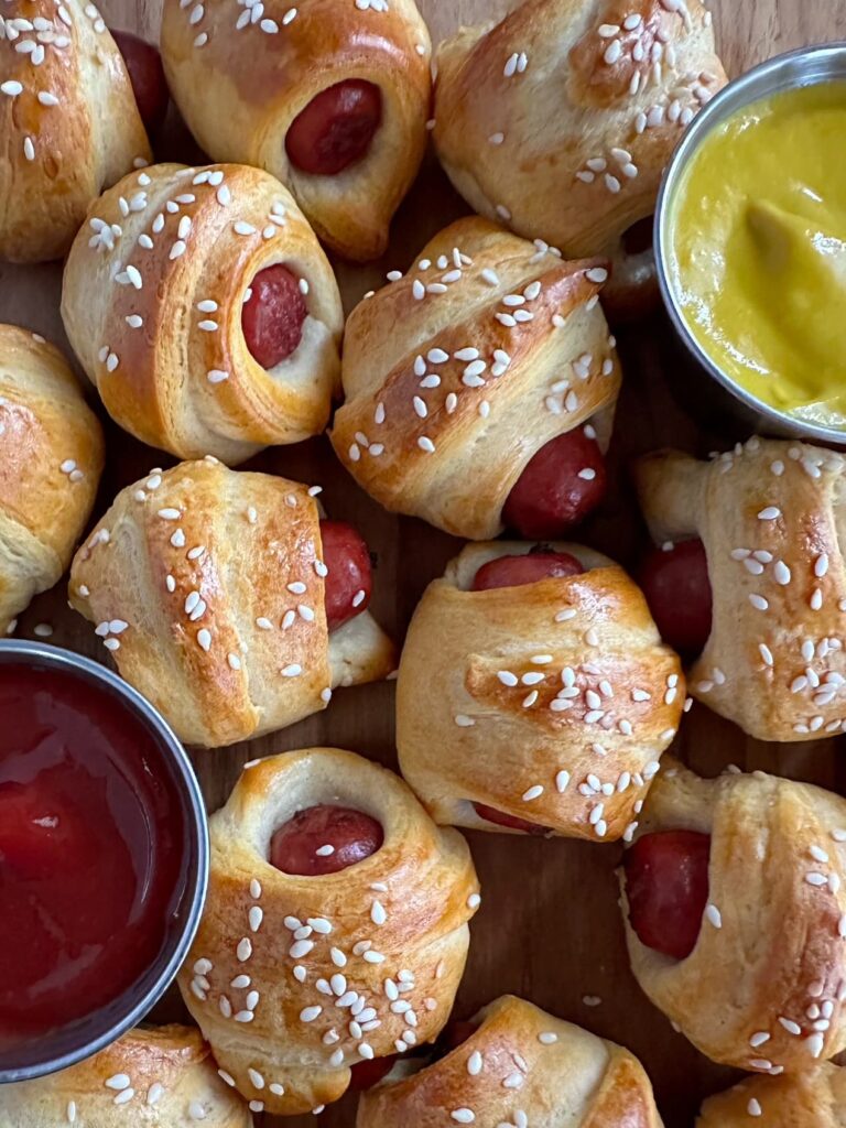 pigs in a blanket with dipping sauce