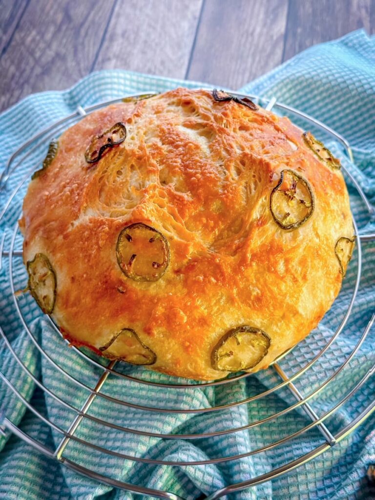 jalapeno white cheddar no-knead bread