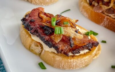 Beef Crostini with Horseradish Cream