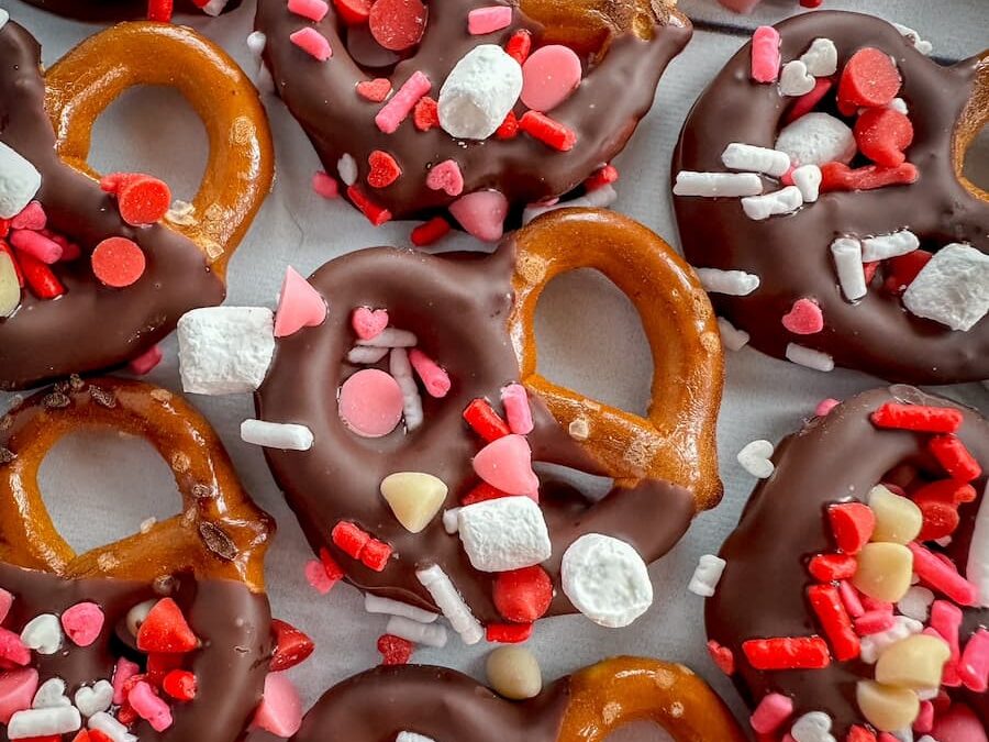 Easy Chocolate Dipped Pretzels